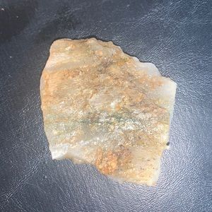 Gold VIEN ON QUARTZ